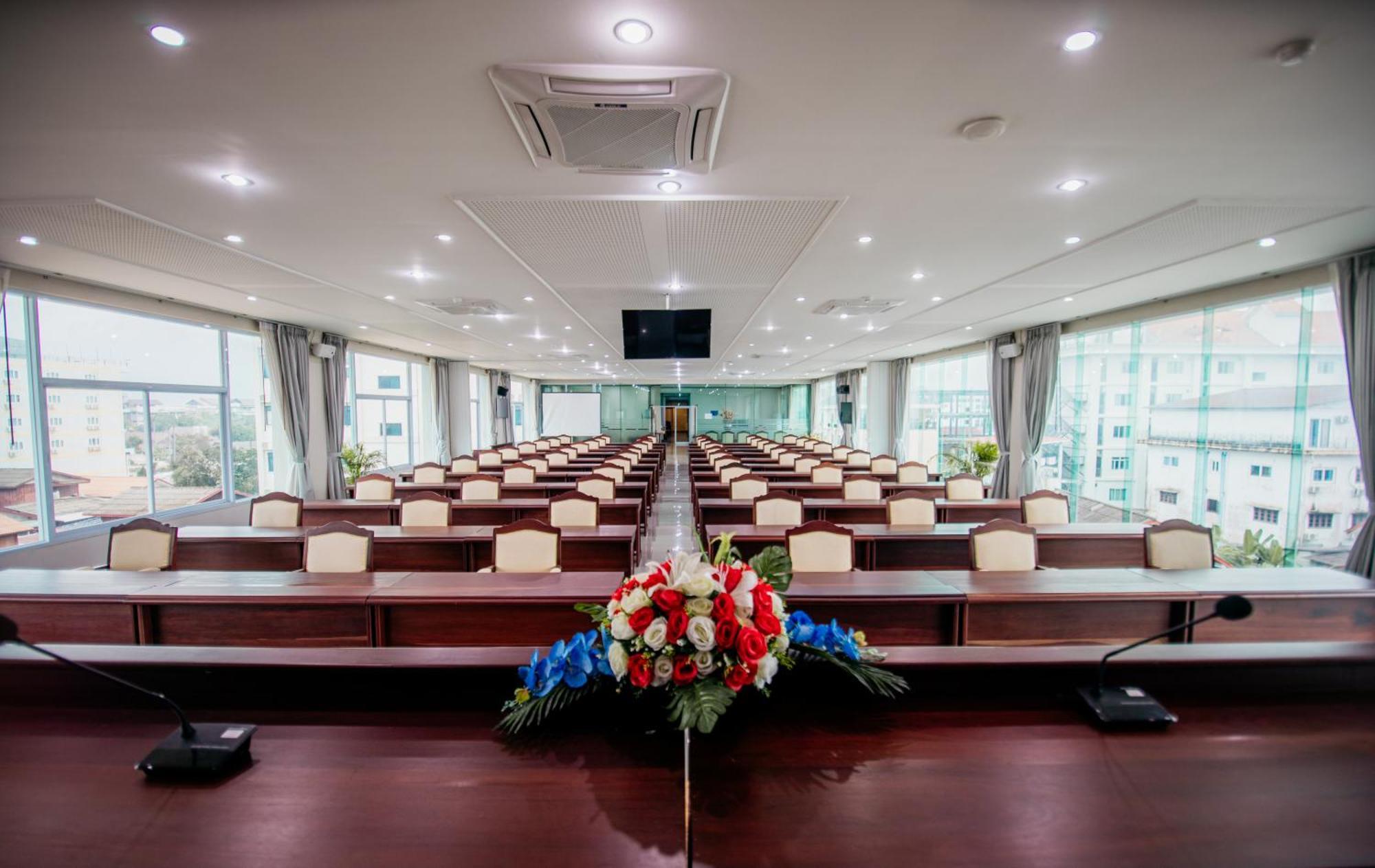 Sisombat Plaza Hotel Vang Vieng Exterior foto