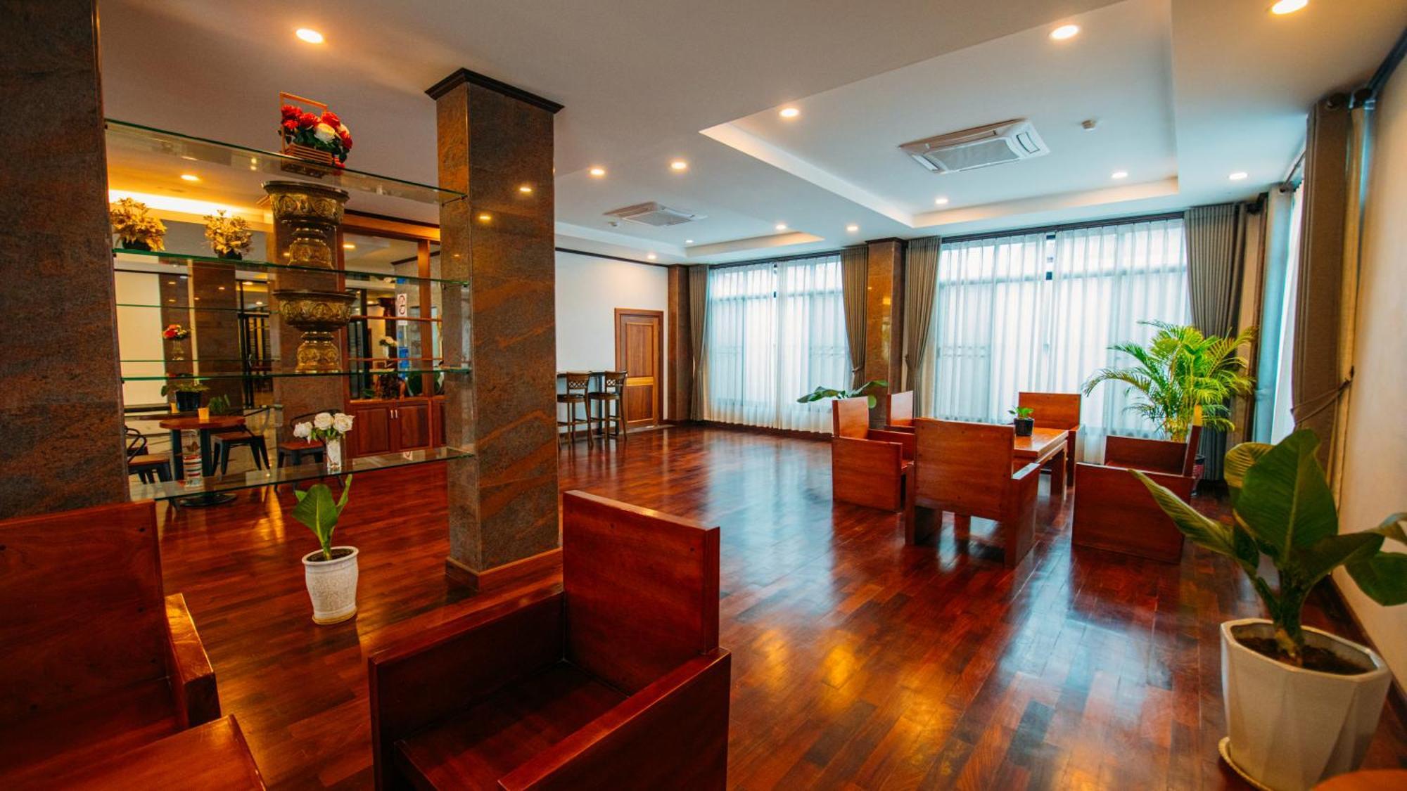 Sisombat Plaza Hotel Vang Vieng Exterior foto