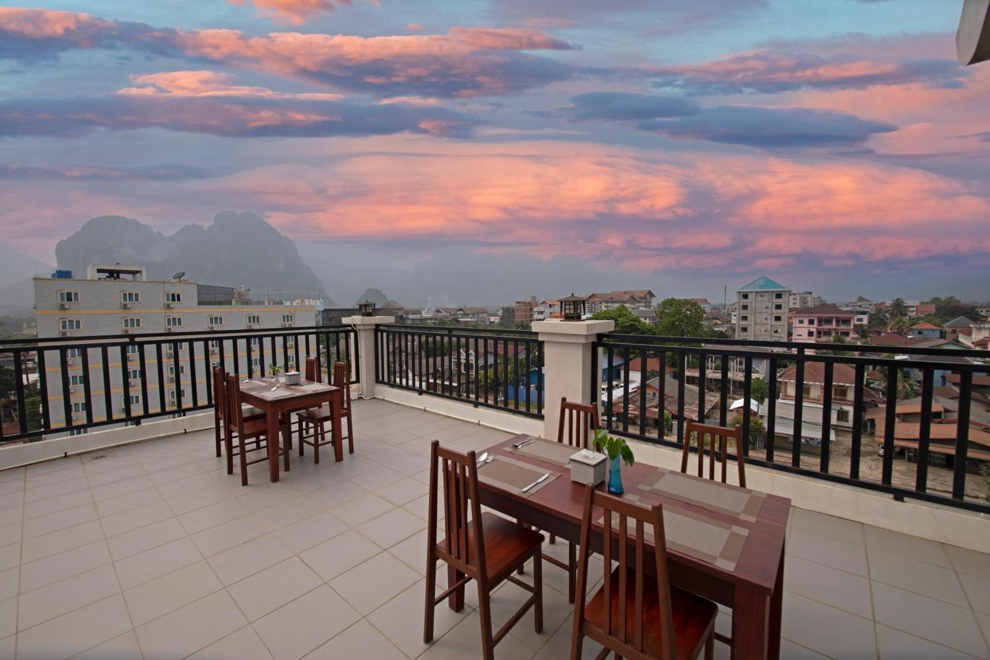 Sisombat Plaza Hotel Vang Vieng Exterior foto