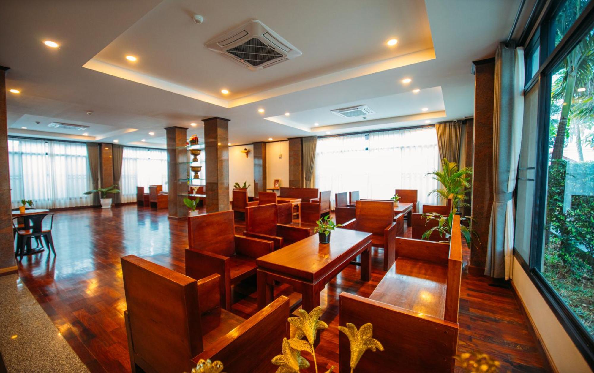 Sisombat Plaza Hotel Vang Vieng Exterior foto
