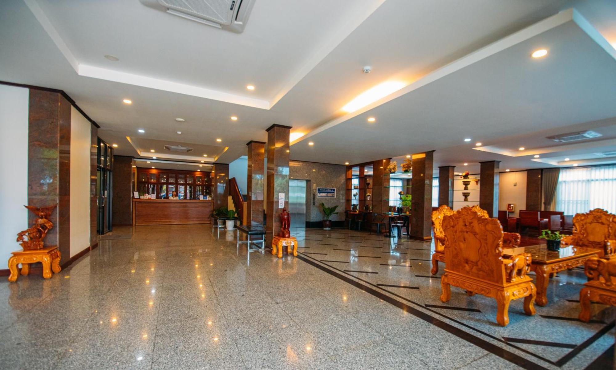 Sisombat Plaza Hotel Vang Vieng Exterior foto
