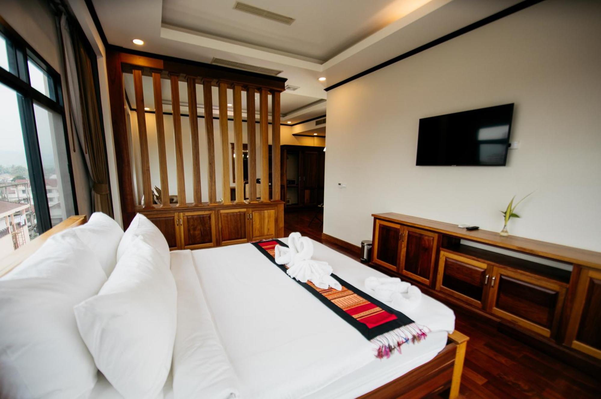 Sisombat Plaza Hotel Vang Vieng Exterior foto