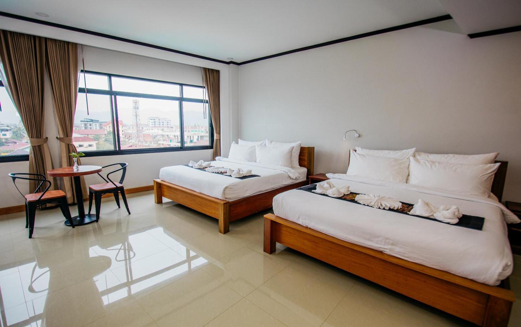 Sisombat Plaza Hotel Vang Vieng Exterior foto