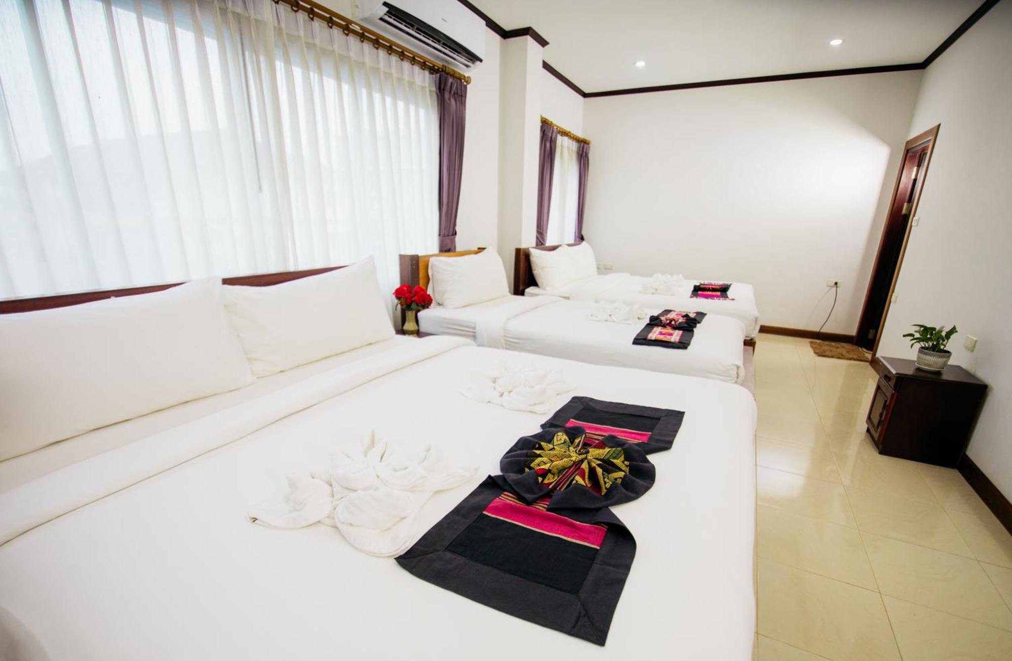Sisombat Plaza Hotel Vang Vieng Exterior foto