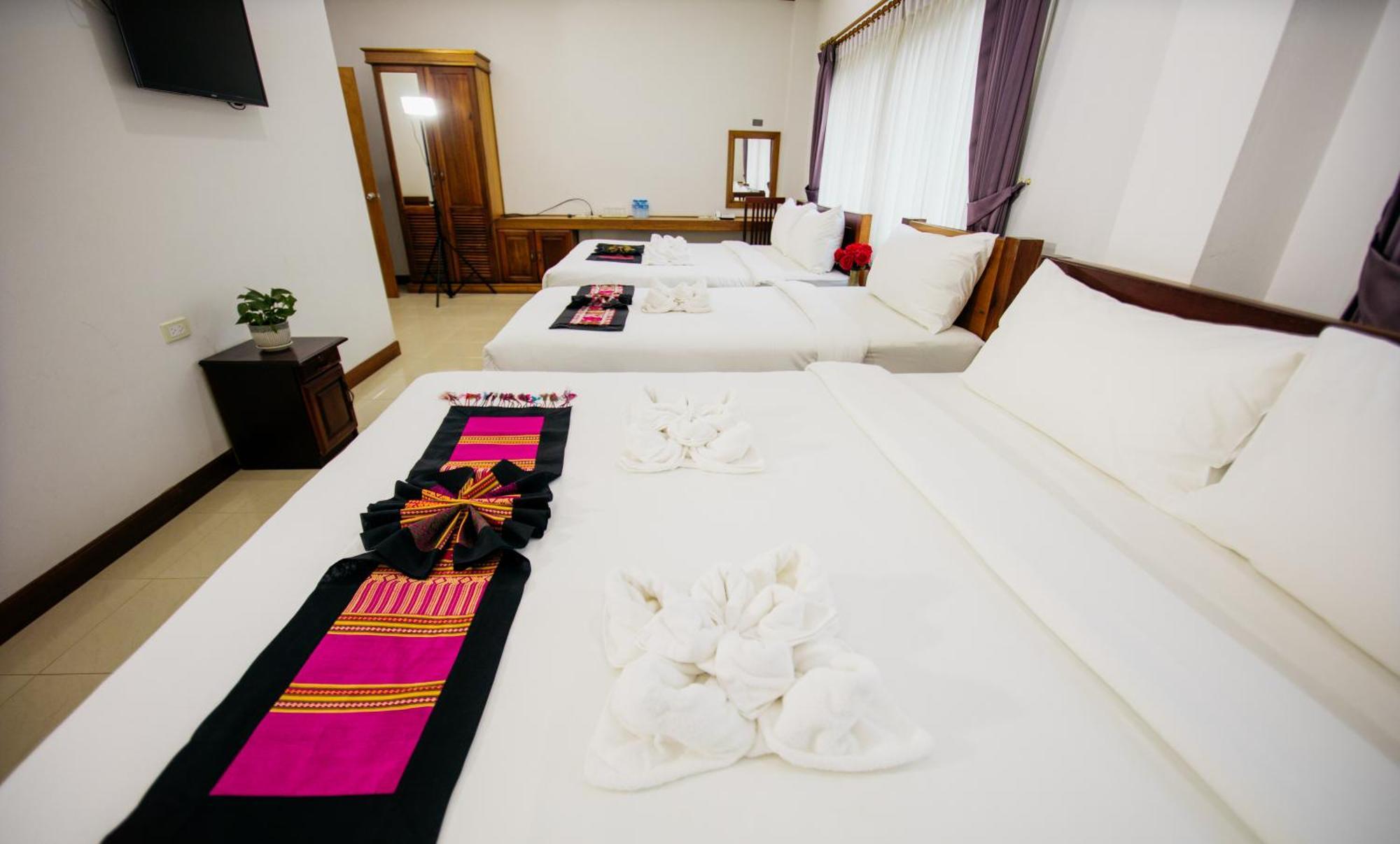 Sisombat Plaza Hotel Vang Vieng Exterior foto