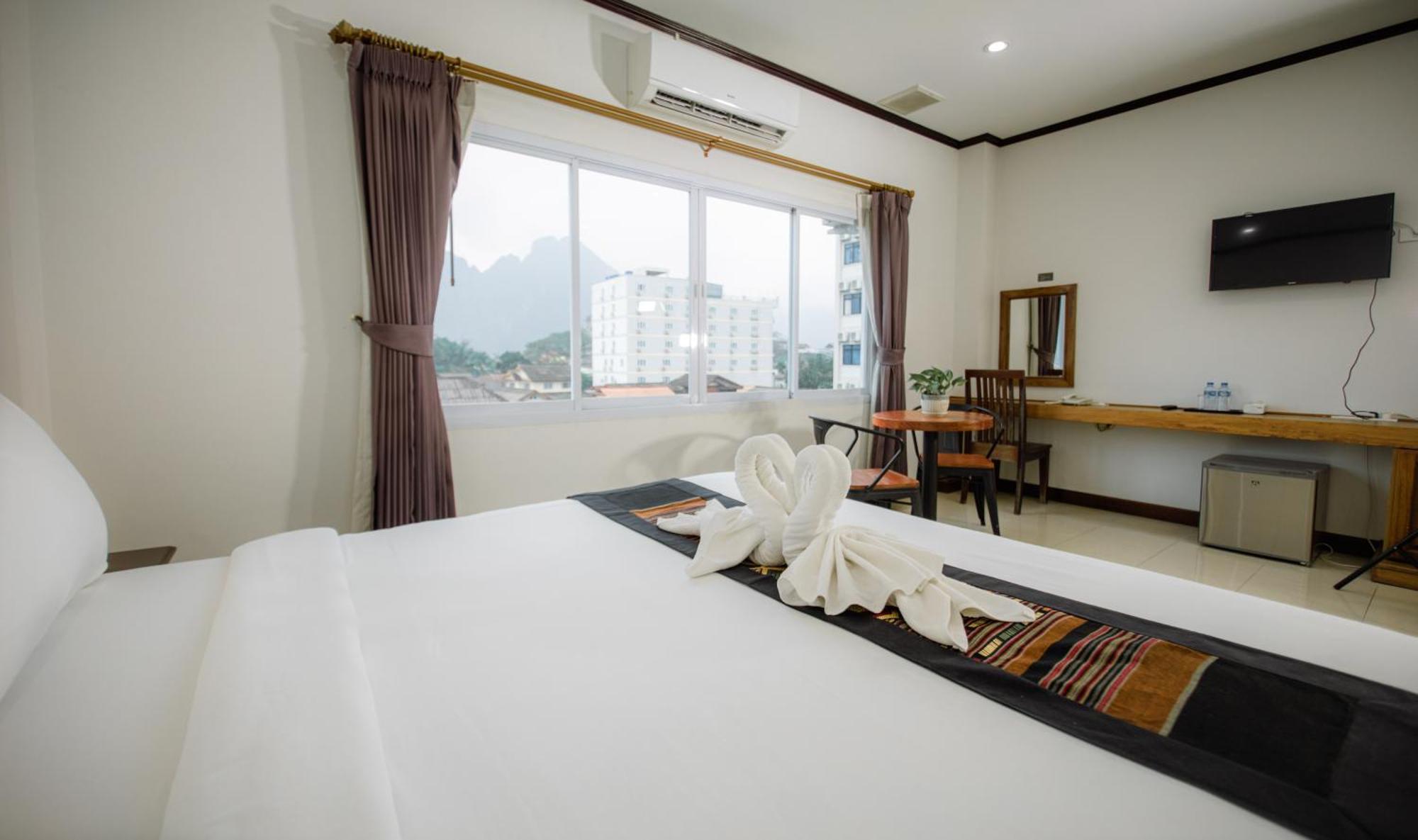 Sisombat Plaza Hotel Vang Vieng Exterior foto