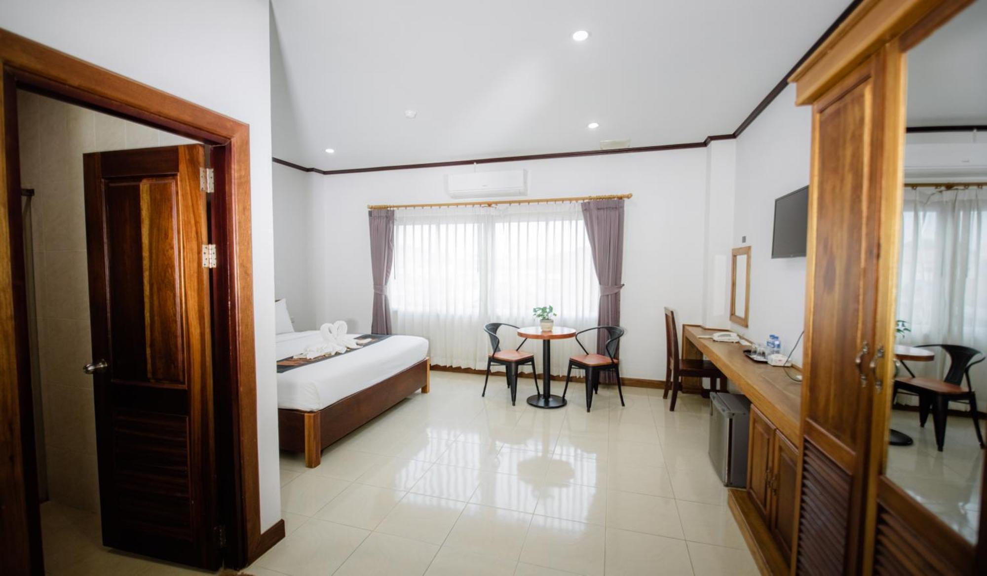 Sisombat Plaza Hotel Vang Vieng Exterior foto