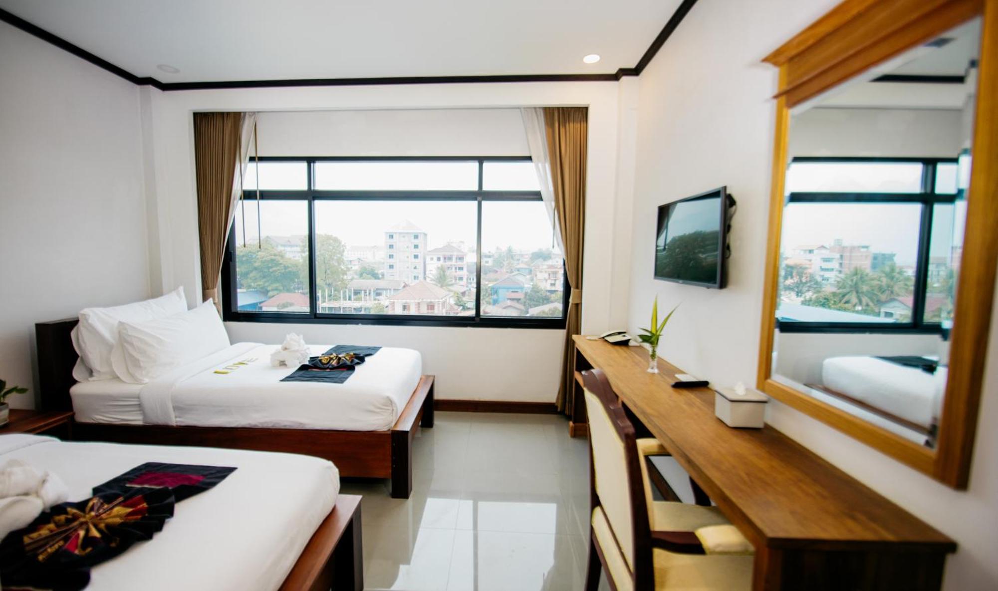 Sisombat Plaza Hotel Vang Vieng Exterior foto