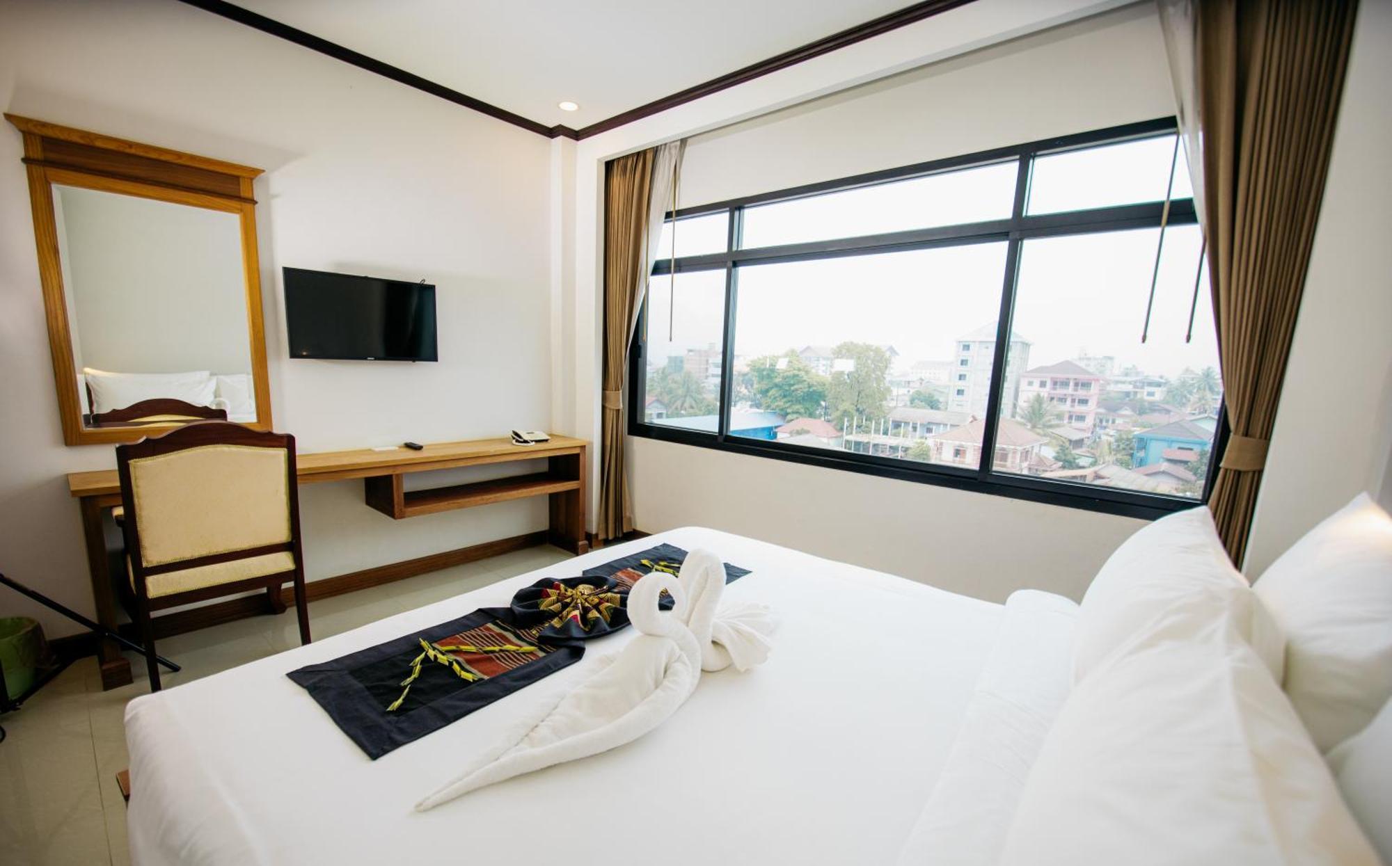 Sisombat Plaza Hotel Vang Vieng Exterior foto