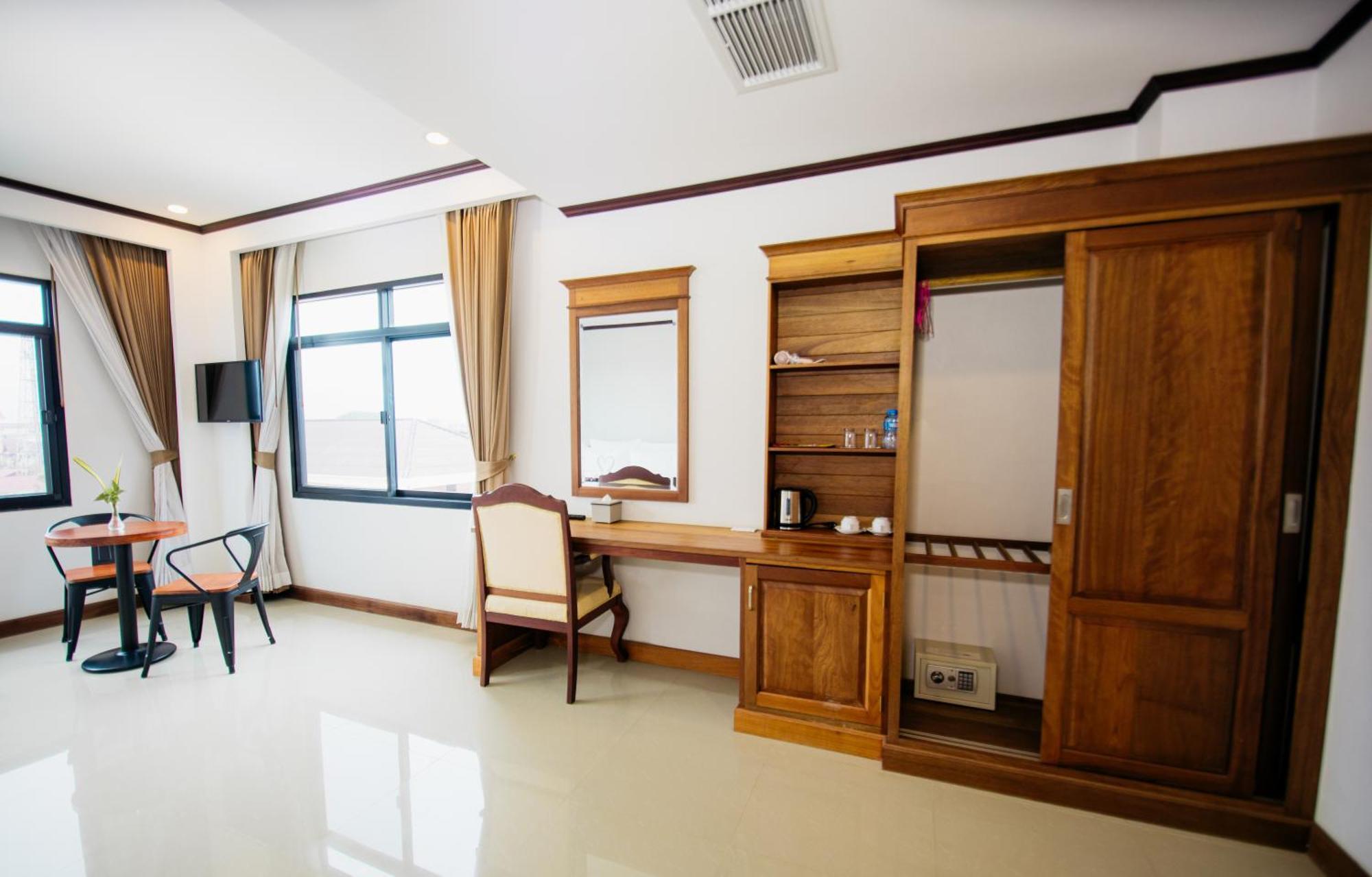Sisombat Plaza Hotel Vang Vieng Exterior foto